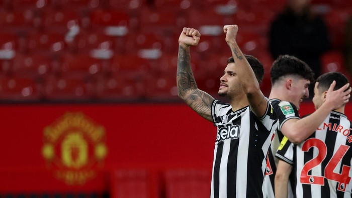 Soccer Football - Carabao Cup - Fourth Round - Manchester United v Newcastle United - Old Trafford, Manchester, Britain - November 1, 2023 Newcastle Uniteds Bruno Guimaraes celebrates after the match Action Images via Reuters/Lee Smith NO USE WITH UNAUTHORIZED AUDIO, VIDEO, DATA, FIXTURE LISTS, CLUB/LEAGUE LOGOS OR LIVE SERVICES. ONLINE IN-MATCH USE LIMITED TO 45 IMAGES, NO VIDEO EMULATION. NO USE IN BETTING, GAMES OR SINGLE CLUB/LEAGUE/PLAYER PUBLICATIONS.