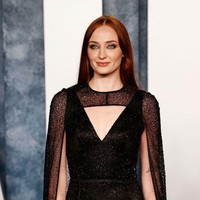 Sophie Turner Ungkap Tak Sempat Kencan Usai Rumor Pacaran dengan Chris Martin