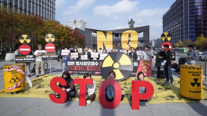 South Korea Japan Nuclear Fukushima Members of civic groups stage a rally to demand the stop of the Japan's release of treated radioactive water from the damaged Fukushima nuclear power plant into ocean, in Seoul, South Korea, Thursday, Nov. 2, 2023. (AP Photo/Ahn Young-joon)