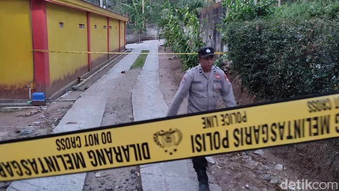 Suami pemilik hotel dan olah TKP perampokan hotel di Ponorogo.