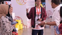 Peserta dibagi menjadi 145 kelompok dan memamerkan ide proyek sosial kepada publik dan mitra.