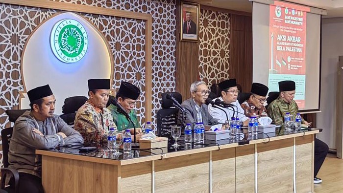 Suasana konferensi pers Aksi Bela Palestina yang diinisiasi sejumlah organisasi keagamaan yang berlangsung di Kantor MUI, Jakarta. Kamis (2/11/2023). (ANTARA/Asep Firmansyah)