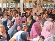 Turis Asing Kepincut Suasana Maulid Raya di Banda Aceh