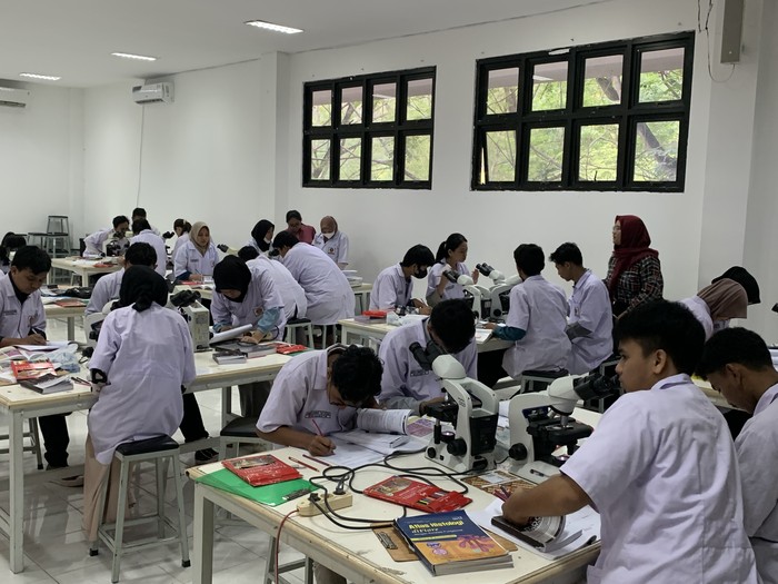 Suasana pembelajaran di gedung FK Untad Suasana pembelajaran di gedung FK Untad