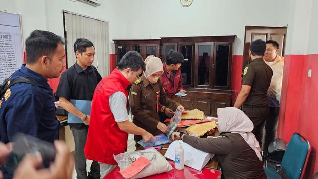 Tersangka kebakaran Bromo gegara flare prewedding dilimpahkan ke kejaksaan