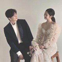 Thunder MBLAQ dan Mimi Gugudan berpacaran diam-diam selama empat tahun, hingga akhirnya siap untuk go public. Pasangan idol KPop itu berencana menggelar pesta pernikahan pada tahun 2024.    Foto: dok. Instagram @mimi01o1