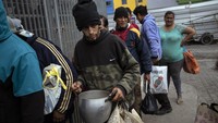 Tingkat inflasi tahunan Argentina melonjak menjadi 124,4 dolar AS pada Agustus 2023 dan mencapai level tertinggi sejak tahun 1991, memicu krisis biaya hidup yang menyakitkan di negara Amerika Selatan tersebut.