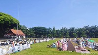 Ketua Panitia Nur Chozin Holil mengungkapkan sholat istisqa ini digelar serempak dalam waktu hampir bersamaan, yakni pukul 09.00 WIB di lokasi yang tidak beratap sebagai salah satu rukun sunnahnya.