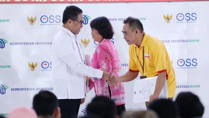 100 Pemilik Toko Kelontong Sampoerna Retail Community Dapat NIB dari BKPM