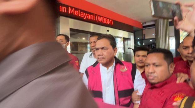 Achsanul Qosasi ditahan Kejagung (Wilda-detikcom)