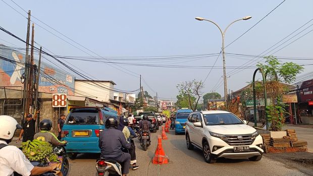 Ada Perbaikan Jalan Mayor Oking Bogor Arah Jagorawi (Rizky Adha-detikcom)
