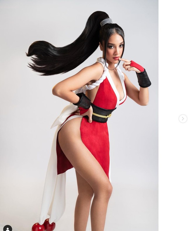 Sementara Anya Geraldine memilih cosplay menjadi karakter game seksi Mai Shiranui. Gayanya mengenakan rok mini berbelahan hingga ke pinggang itu sukses bikin salfok. Penampilannya itu juga dilengkapi dengan rambut panjang hitam yang diikat satu khas karakter tersebut. Foto: Instagram