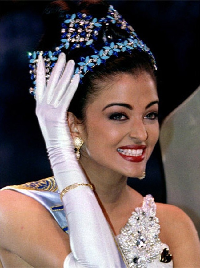 Nama Aishwarya Rai dikenal dunia setelah dia memenangkan kontes kecantikan Miss World tahun 1994. Inilah potret Aishwarya saat kemenangan kontes kecantikan internasional ketika usianya 21 tahun. Foto: dok. Instagram