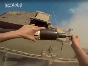 Momen Pejuang Hamas Serang Tank-tank Israel di Gaza