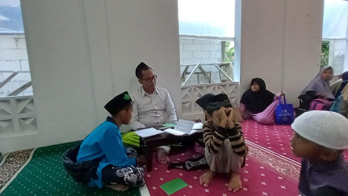Aktivitas Aipda Agus Miswanto di Pesantren di Purbalingga