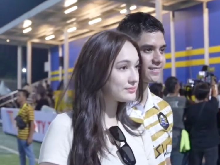 7 Foto Al Ghazali & Laura Moane Pamer Kemesraan, Cium dan Peluk di Depan Umum