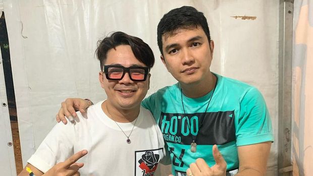 Aldi Taher bersama penyanyi Megi Andika dukung kemajuan usaha pakaian lokal.