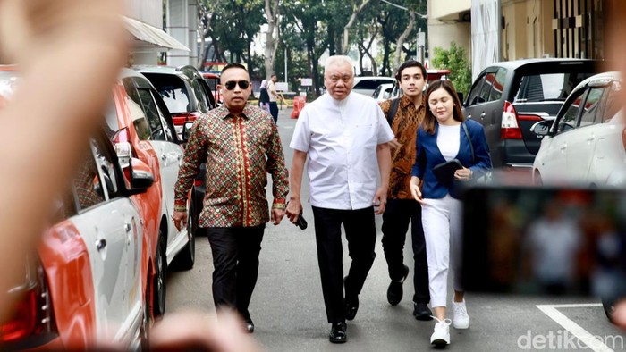 Alex Tirta memenuhi panggilan polisi. Ia diperiksa terkait dugaan pemerasan oleh pimpinan KPK terhadap mantan Mentan Syahrul Yasin Limpo (SYL).