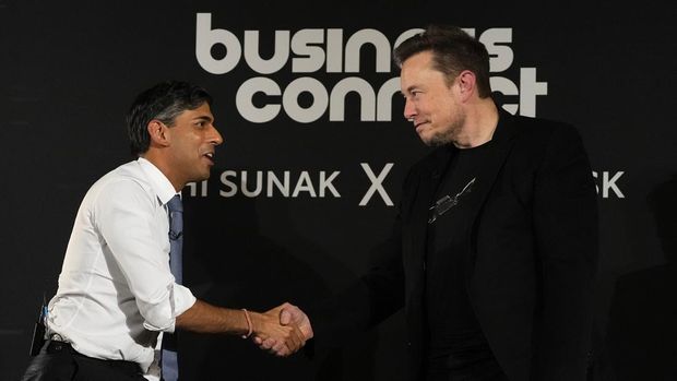 Britain's Prime Minister Rishi Sunak, left, attends an in-conversation event with Tesla and SpaceX's CEO Elon Musk in London, Thursday, Nov. 2, 2023. Sunak discussed AI with Elon Musk in a conversation that is played on the social network X, which Musk owns.(AP Photo/Kirsty Wigglesworth, Pool)