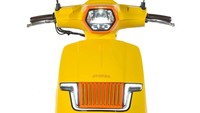 Di beberapa bagian, Athena Goddess 150 memang menyerupai skuter Italia seperti Vespa dan Lambreta. Selain lekukan tubuh, hal itu bisa terlihat melalui lampu utama (headlamp), sepasang spion, ukuran roda, pelek dan desain dudukan. Foto: Greatbiker.