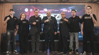 (Ki-Ka) Max Metino selaku perwakilan dari KOBI; Rika Aryuna selaku Principle KHK Holding; Laksda TNI (Pur) Suyono Thamrin selaku Ketua Pelaksana BRAVE CF 76; Bapak Thaer Abdulla Abdullatif, Deputy Head of Mission mewakili Duta Besar Bahrain; Irfan Nugroho dari PT. Cubicreative; Rudy Agustian selaku matchmaker BRAVE CF 76; dan Dimaz Raditya Soesatyo, Ketua Indonesia Mixed-Martial Arts Federation atau INAMMAF saat jumpa wartawan di Jakarta, Jumat (3/11/2023).