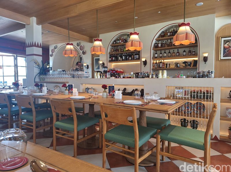 Barcelona Dining & Bar