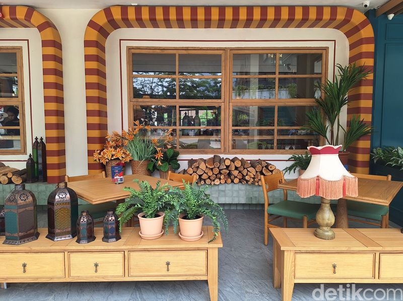 Barcelona Dining & Bar