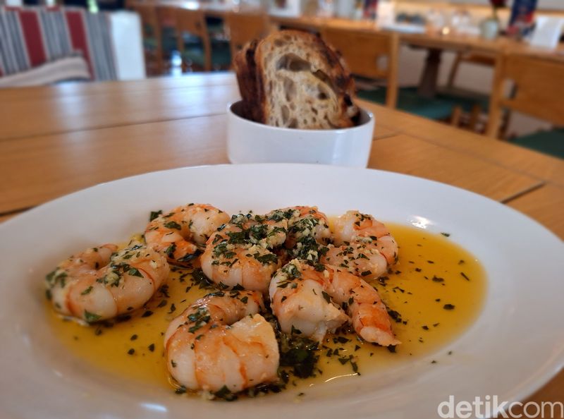 Barcelona Dining & Bar