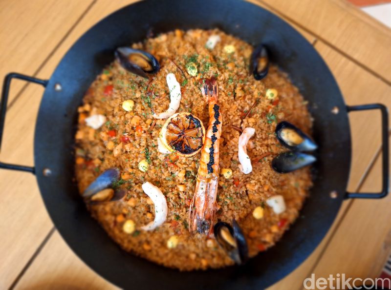 Barcelona Dining & Bar