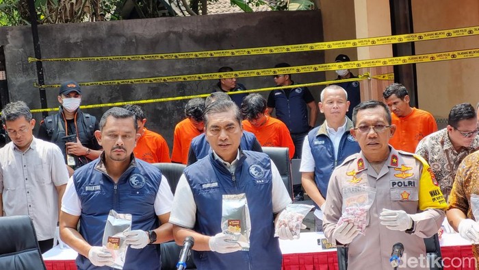 Bareskrim gerebek produsen kripik narkoba dan happy water di Banguntapan, Bantul, Jumat (3/11/2023).