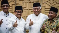 Cak Imin didampingi pengurus teras DPP PKB dan Din Syamsuddin ditemani beberapa tokoh ormas Islam. 