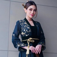 Nama aktris Celine Evangelista terseret dalam kasus korupsi tambang WIUP PT Antam. Celine disebut-sebut memiliki kedekatan dengan Jaksa Agung ST Burhanuddin yang menangani kasus korupsi tersebut. Foto: dok. Instagram/@celine_evangelista