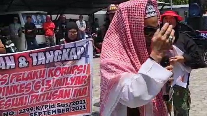 Demo di kantor DPRD Parepare.