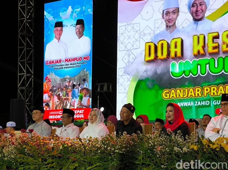 Potret Ribuan Orang Bersama PDIP Gelar Doa Untuk Keselamatan Bangsa