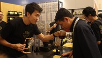Pengunjung dapat menikmati kehadiran para Roaster terbaik, produsen green bean, produk-produk terbaru dalam industri kopi, serta mencicipi kopi terbaik dari lebih dari 200 tenant yang berpartisipasi pada acara ini.