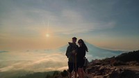 Di Giannantonio bersama sang kekasih, Marina Di Nardo, memilih untuk wisata ke Gunung Batur. Foto: Dok. Instagram @fabiodiggia49