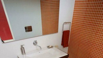 Kamar Mandi Di Atas Poros Lift 15 Lantai yang Terbengkalai Foto: Reddit via Boredpanda