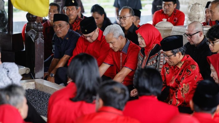 Ganjar dan Mahfud Md ziarah ke makan Soekarno