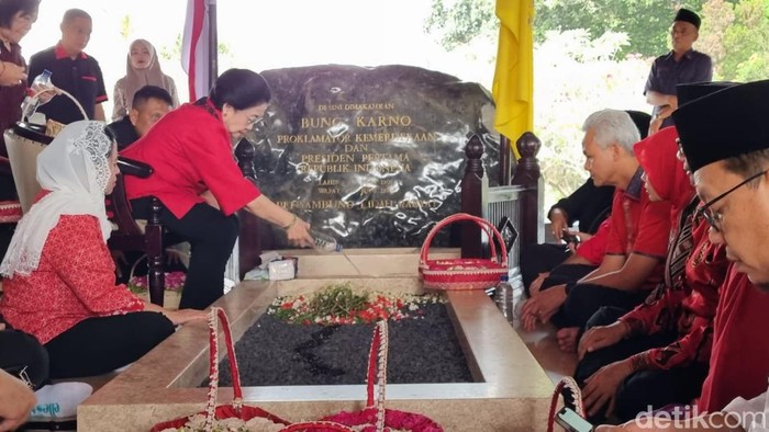 Ganjar-Mahfud nyekar bung karno