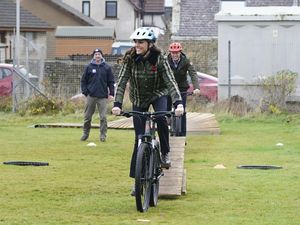 Foto: Aksi Kate Middleton Jadi Anak BMX, Pakai Jaket Rp 21 Juta