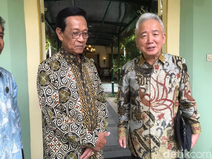 Gubernur DIY Sri Sultan Hamengku Buwono X menerima kunjungan Dubes Korea Selatan Lee Sang Deok di Kepatihan, Jumat (3/11/2023).