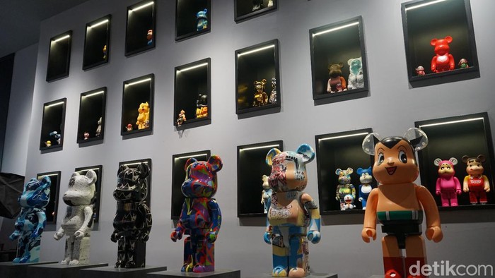 Hasil dari bearbrick painting di Side Space Art Studio Medan
