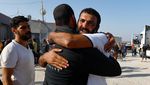 Israel Pulangkan Pekerja Palestina Asal Gaza, Begini Momennya