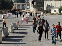 Israel Pulangkan Pekerja Palestina Asal Gaza, Begini Momennya