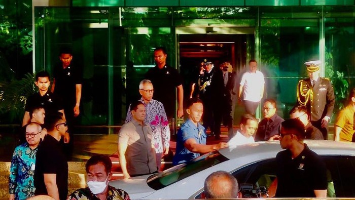 Jokowi jenguk Luhut di Singapura (Instagram Suryo Pratomo)