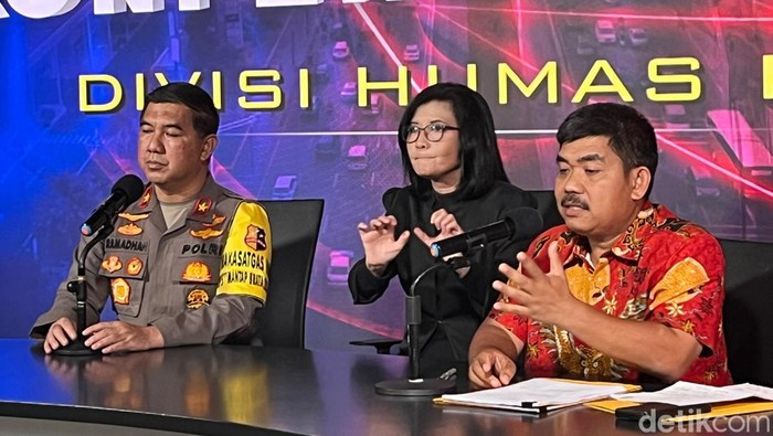 Karo Penmas Divisi Humas Polri Brigjen Ahmad Ramadhan dan Juru Bicara Densus 88 Antiteror Polri Kombes Aswin Siregar (Rumondang Naibaho/detikcom)
