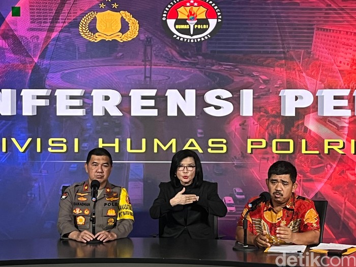 Karo Penmas Divisi Humas Polri Brigjen Ahmad Ramadhan dan Juru Bicara Densus 88 Antiteror Polri Kombes Aswin Siregar (Rumondang Naibaho/detikcom)