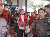 Potret Anggota BPK Achsanul Qosasi Berompi Tahanan Kejagung