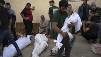 Pakar PBB mengatakan sulit untuk mencegah genosida dan bencana kemanusiaan di Gaza. Ia bahkan mengecam Israel karena menolak menghentikan rencana untuk memusnahkan wilayah Palestina yang dibombardir. AP/Fatima Shbair  
