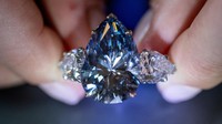 Bleu Royal ini merupakan berlian terbesar yang pernah dijual dalam sejarah lelang.  